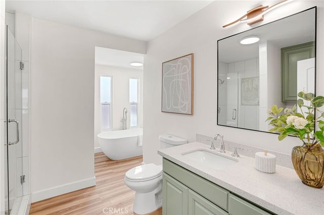 2033 W 76th Street, Los Angeles, CA 90047