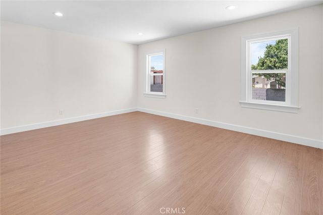 2033 W 76th Street, Los Angeles, CA 90047