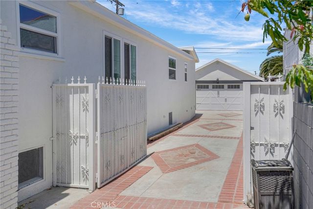 2033 W 76th Street, Los Angeles, CA 90047