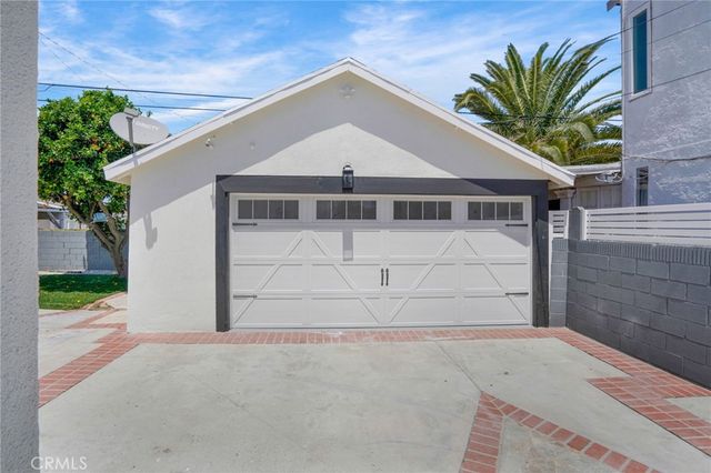 2033 W 76th Street, Los Angeles, CA 90047