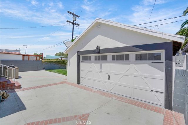 2033 W 76th Street, Los Angeles, CA 90047