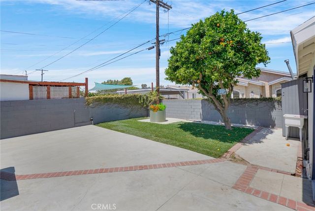 2033 W 76th Street, Los Angeles, CA 90047