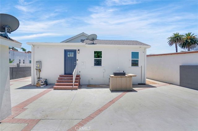 2033 W 76th Street, Los Angeles, CA 90047