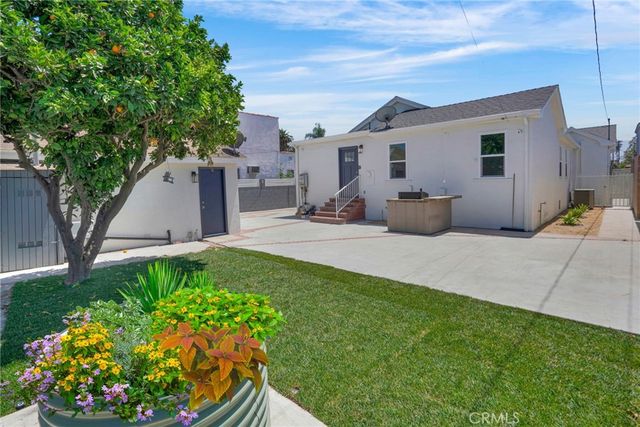 2033 W 76th Street, Los Angeles, CA 90047