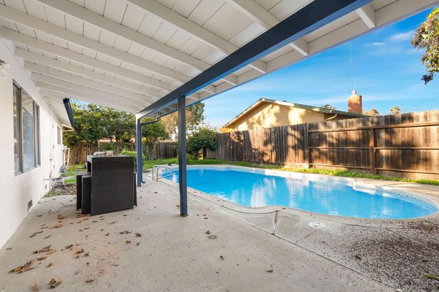 1609 Angelene Dr, Modesto, CA 95355