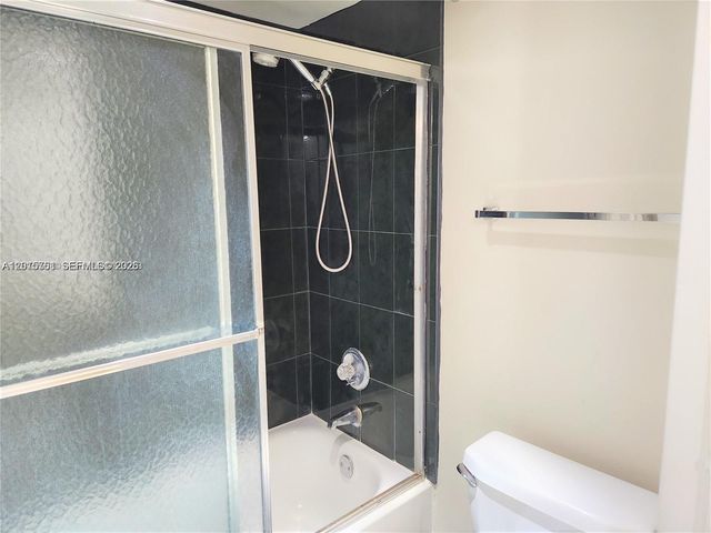 3375 N Country Club Dr 203, Aventura, FL 33180