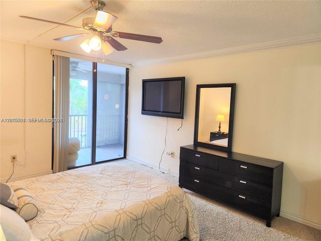 3375 N Country Club Dr 203, Aventura, FL 33180