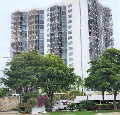 3375 N Country Club Dr 203, Aventura, FL 33180