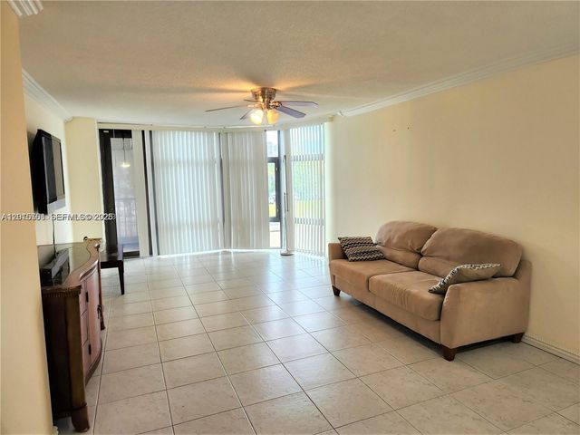 3375 N Country Club Dr 203, Aventura, FL 33180