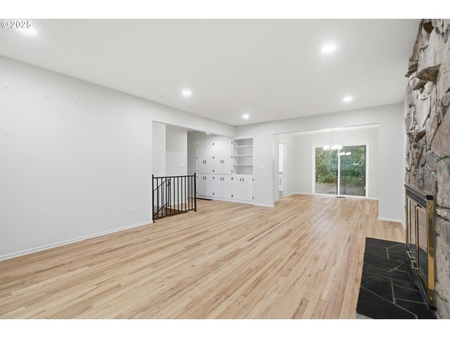 5555 Sw DOVER Ct, Portland, OR 97225