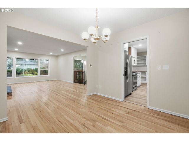 5555 Sw DOVER Ct, Portland, OR 97225