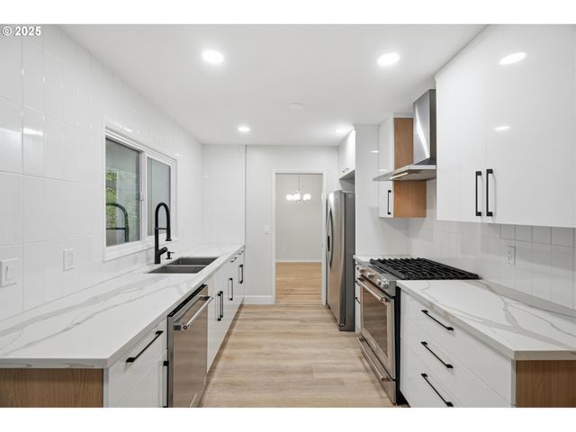 5555 Sw DOVER Ct, Portland, OR 97225