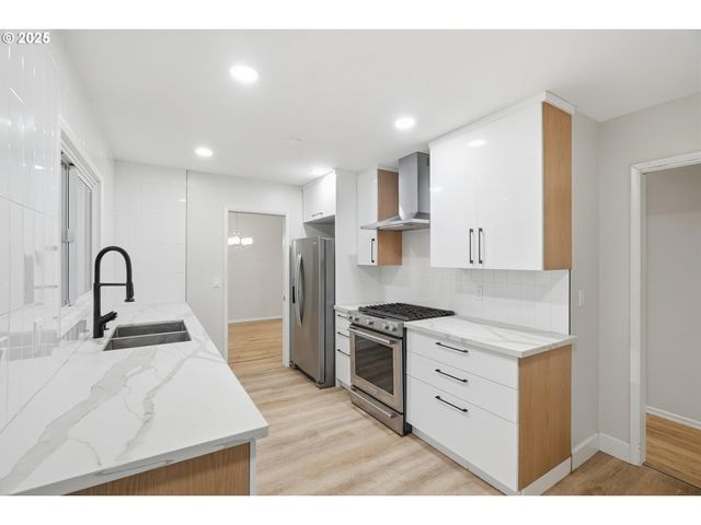 5555 Sw DOVER Ct, Portland, OR 97225