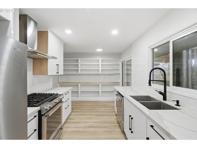 5555 Sw DOVER Ct, Portland, OR 97225