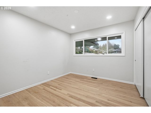 5555 Sw DOVER Ct, Portland, OR 97225