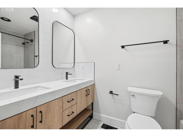 5555 Sw DOVER Ct, Portland, OR 97225