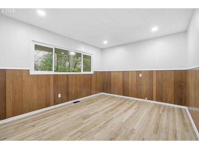 5555 Sw DOVER Ct, Portland, OR 97225