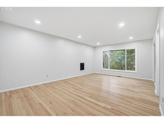 5555 Sw DOVER Ct, Portland, OR 97225