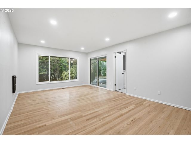 5555 Sw DOVER Ct, Portland, OR 97225