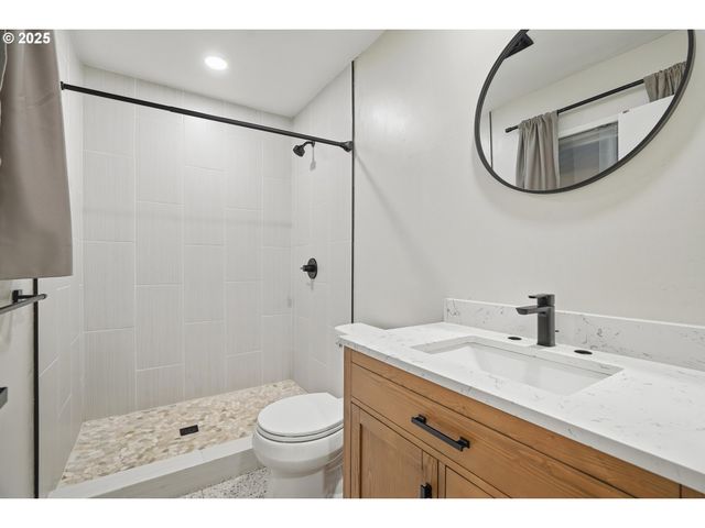 5555 Sw DOVER Ct, Portland, OR 97225