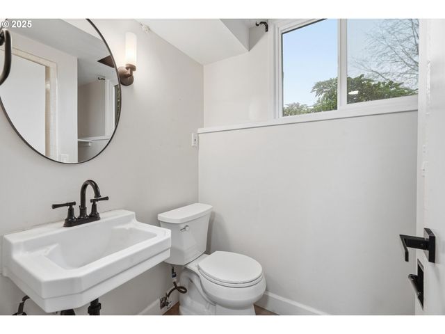 5555 Sw DOVER Ct, Portland, OR 97225