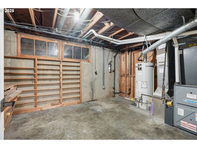 5555 Sw DOVER Ct, Portland, OR 97225