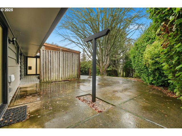 5555 Sw DOVER Ct, Portland, OR 97225