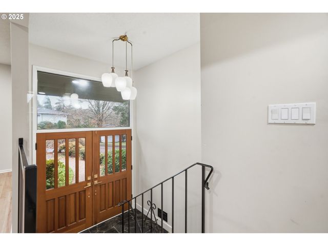 5555 Sw DOVER Ct, Portland, OR 97225