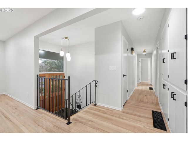 5555 Sw DOVER Ct, Portland, OR 97225