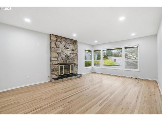 5555 Sw DOVER Ct, Portland, OR 97225