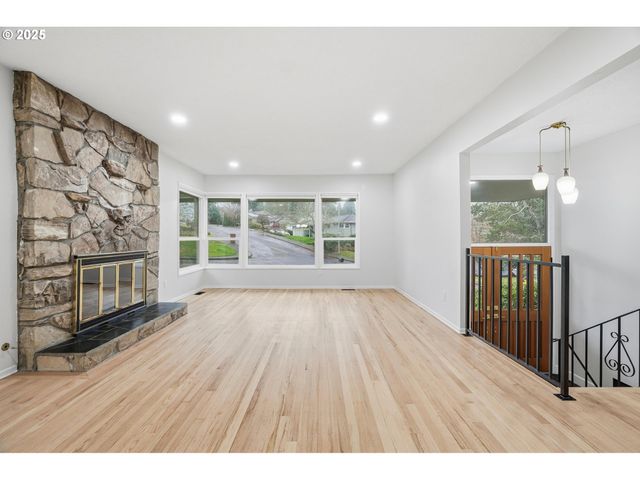 5555 Sw DOVER Ct, Portland, OR 97225