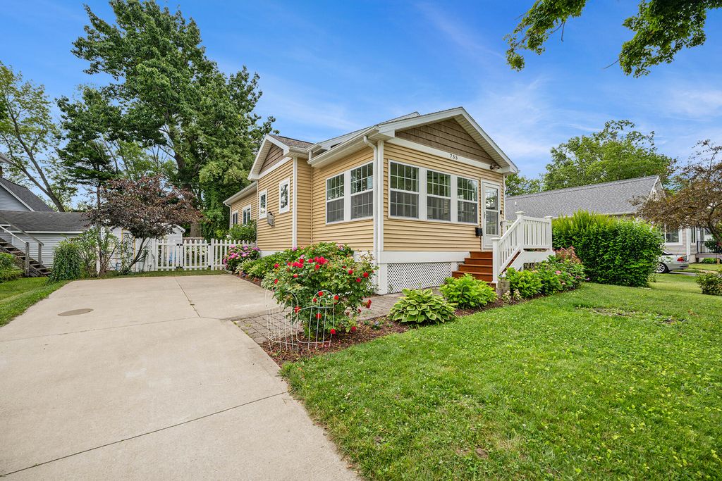 755 Indiana Avenue, South Haven City, MI 49090