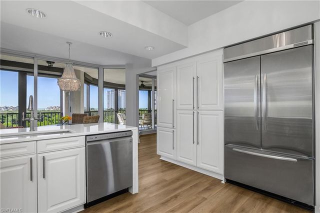 8990 Bay Colony DR # 401, Naples, FL 34108