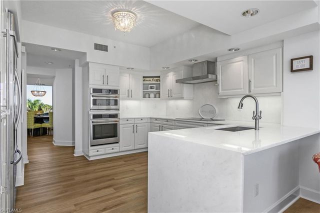 8990 Bay Colony DR # 401, Naples, FL 34108