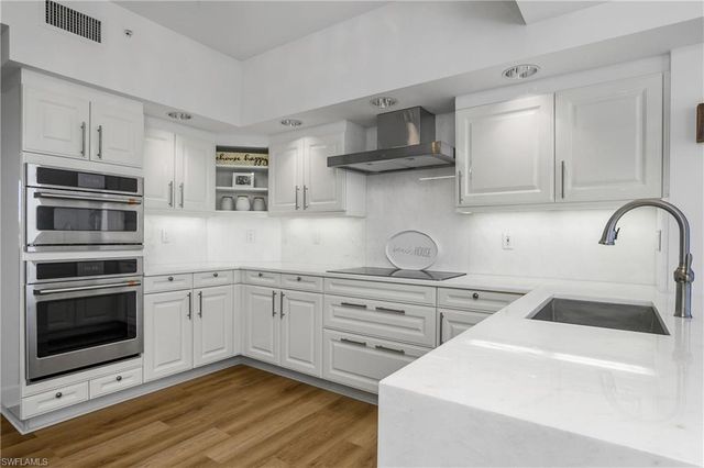 8990 Bay Colony DR # 401, Naples, FL 34108