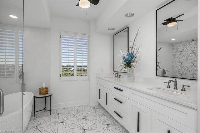 8990 Bay Colony DR # 401, Naples, FL 34108