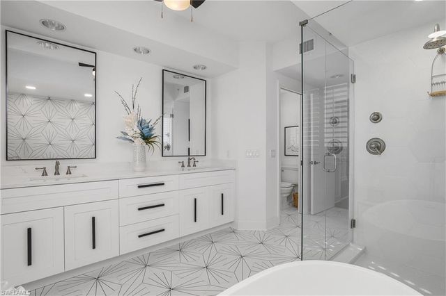 8990 Bay Colony DR # 401, Naples, FL 34108