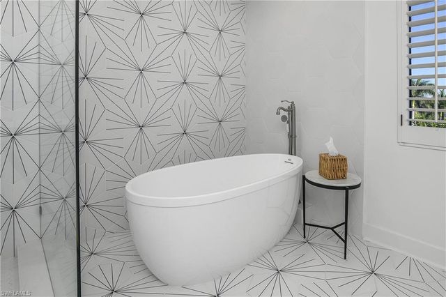 8990 Bay Colony DR # 401, Naples, FL 34108