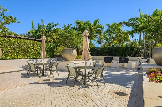 8990 Bay Colony DR # 401, Naples, FL 34108