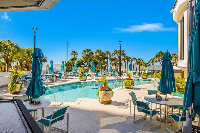 8990 Bay Colony DR # 401, Naples, FL 34108