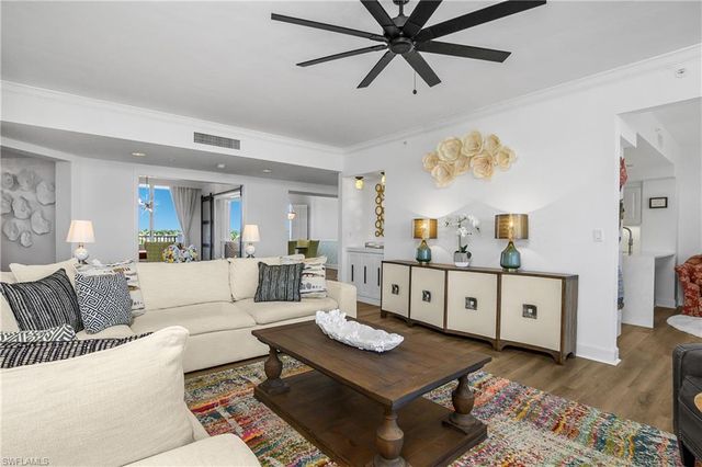 8990 Bay Colony DR # 401, Naples, FL 34108