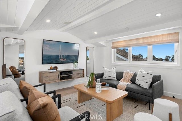 718 Poinsettia Avenue, Corona Del Mar (newport Beach), CA 92625