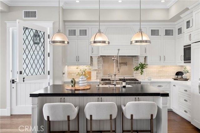 718 Poinsettia Avenue, Corona Del Mar (newport Beach), CA 92625