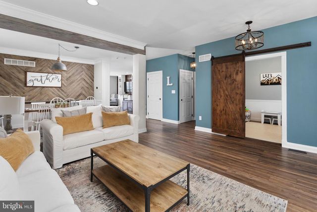 31 FENTON LN, Chesterfield, NJ 08515