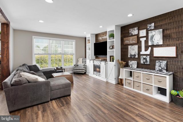 31 FENTON LN, Chesterfield, NJ 08515