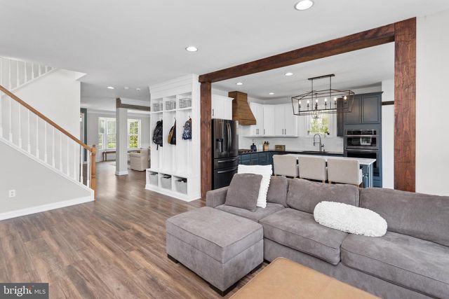 31 FENTON LN, Chesterfield, NJ 08515