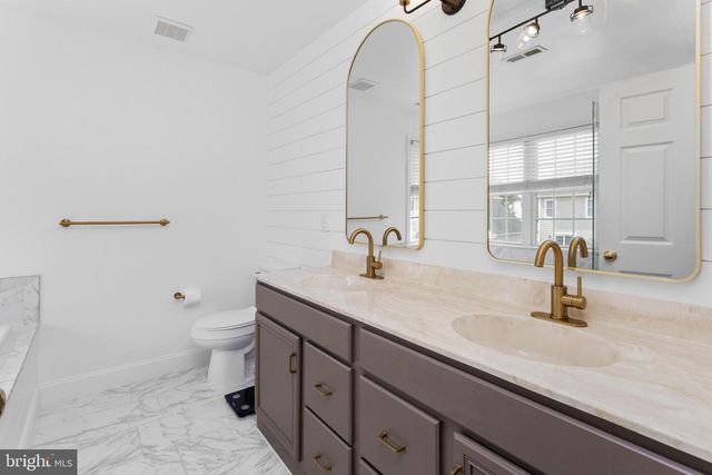 31 FENTON LN, Chesterfield, NJ 08515