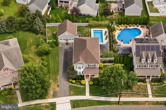 31 FENTON LN, Chesterfield, NJ 08515