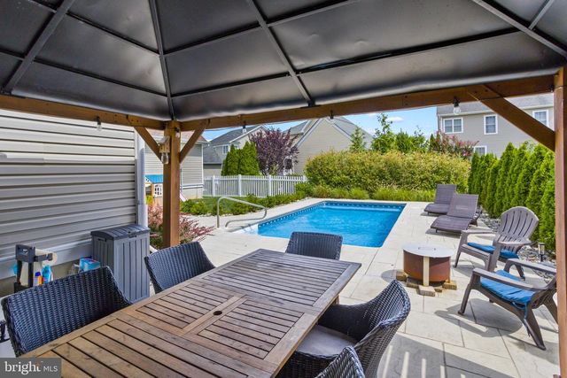 31 FENTON LN, Chesterfield, NJ 08515