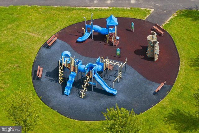 31 FENTON LN, Chesterfield, NJ 08515